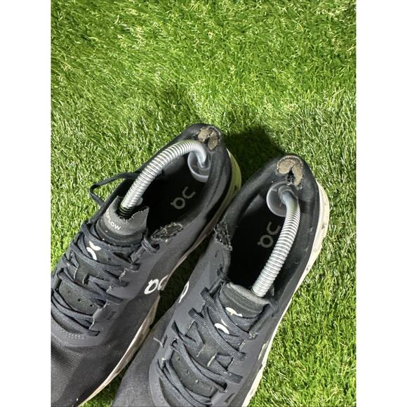 ON Cloudflow 4 Black White W Size 11 Running Shoes Road Trail Atheletic Gym Shoe - Picture 8 of 10